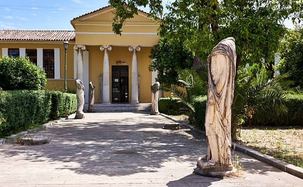 In the footsteps of Leonidas: "Getting to Know a Spartan Symbol"