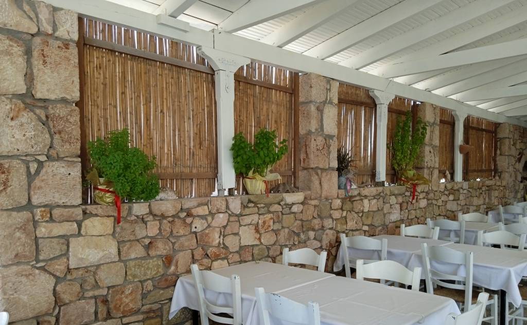 Ammos Mavrovouni Restaurant