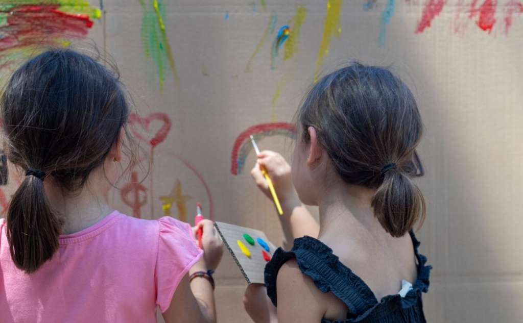 Vamvakou Revival-Messy Play στις κούνιες του χωριού!