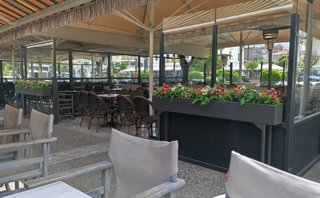 "NAVIS" COFFEE & BAR