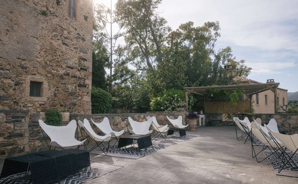 Kinsterna Hotel-Ξενοδοχείο