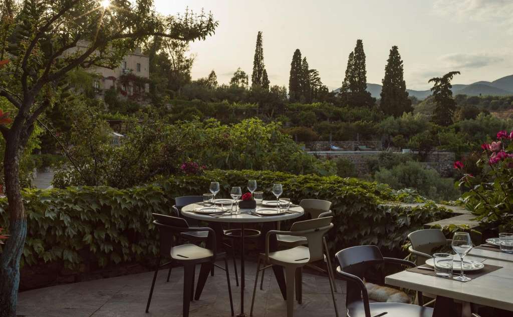 Kinsterna Hotel-Ξενοδοχείο