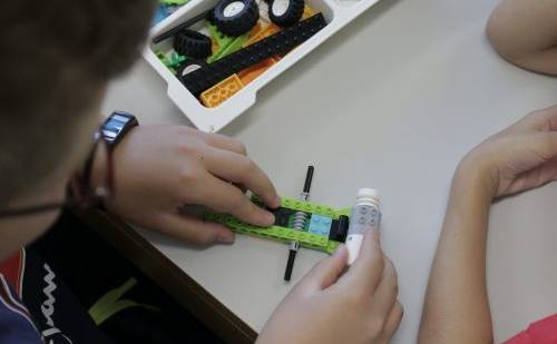 Vamvakou Revival-Φθινοπωρινές ρομποτ-ιστορίες