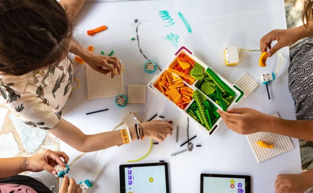 Vamvakou Revival-Τα ρομπότ σε χιονο-αποστολή!