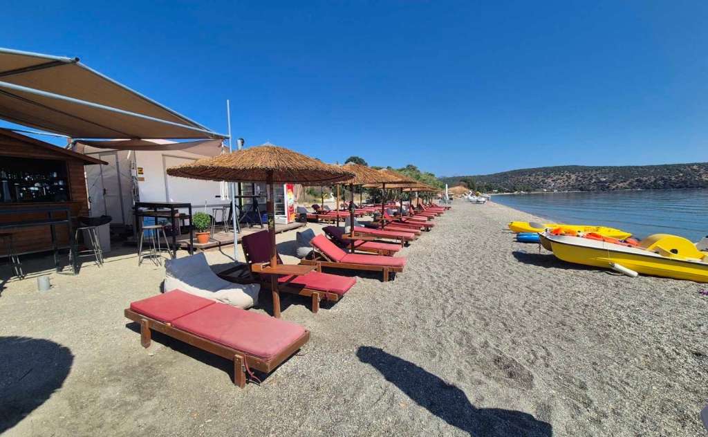 Kamares Beach Bar