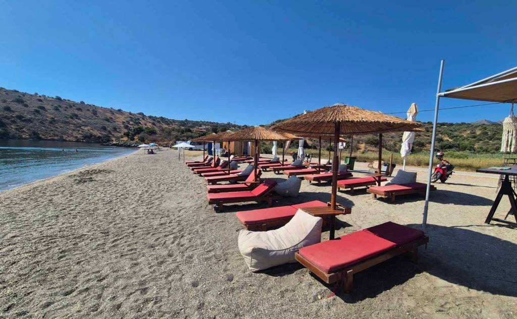 Kamares Beach Bar