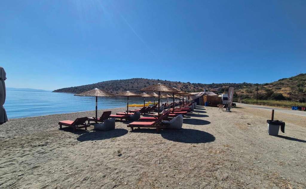 Kamares Beach Bar