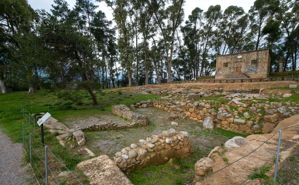 Αρχαϊκή Στοά στην Ακρόπολη Σπάρτης  